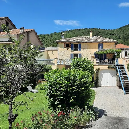 Maison De Village Avec Piscine Дом отдыха